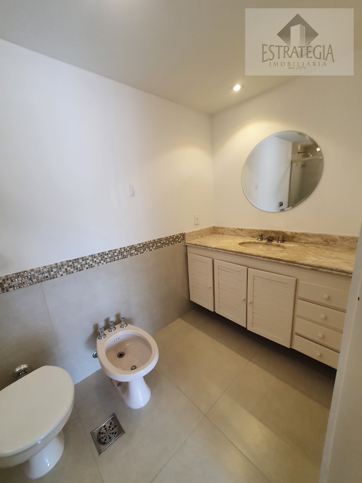 Apartamento à venda com 3 quartos, 1 suíte, 2 vagas e 120m² no Valparaíso, Petrópolis (RJ) — foto 9 de 28
