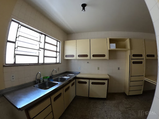 Apartamento à venda com 4 quartos próximo ao CENSA no Centro de Campos dos Goytacazes, RJ.