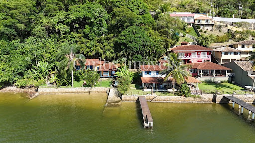 Terreno e Construção para Venda em Angra dos Reis / RJ no bairro Ponta do Sapê