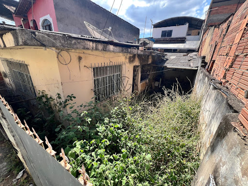 Casa antiga à  venda no bairro Nossa Senhora de Fátima 