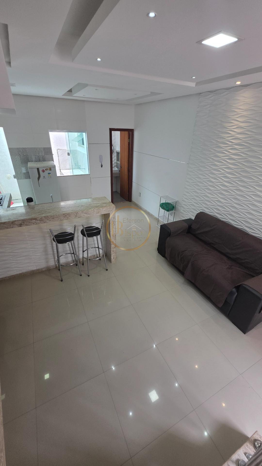 Apartamento para alugar com 2 quartos, 2 banheiros, 1 vaga e 80m² no Praia de Taperapuã, Porto Seguro — foto principal