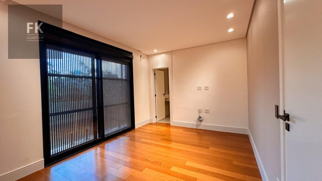 Casa à venda com 4 quartos, 4 suítes, 6 vagas e 610m² no Residencial Burle Marx, Santana de Parnaíba (SP) — foto 18 de 26