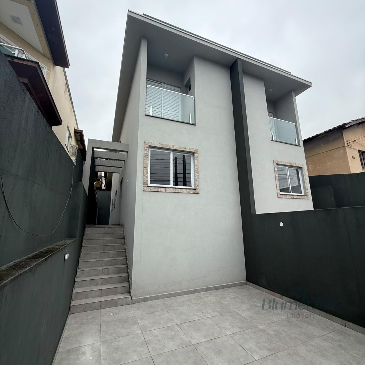 Casa à venda com 2 quartos, 2 banheiros e 112m² no Arujamérica, Arujá — foto principal