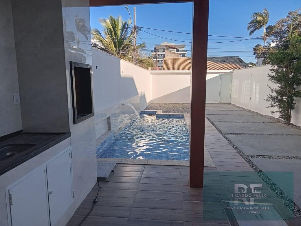 Casa à venda com 3 quartos, 2 suítes, 3 vagas e 240m² no Costazul, Rio das Ostras (RJ) — foto 3 de 25