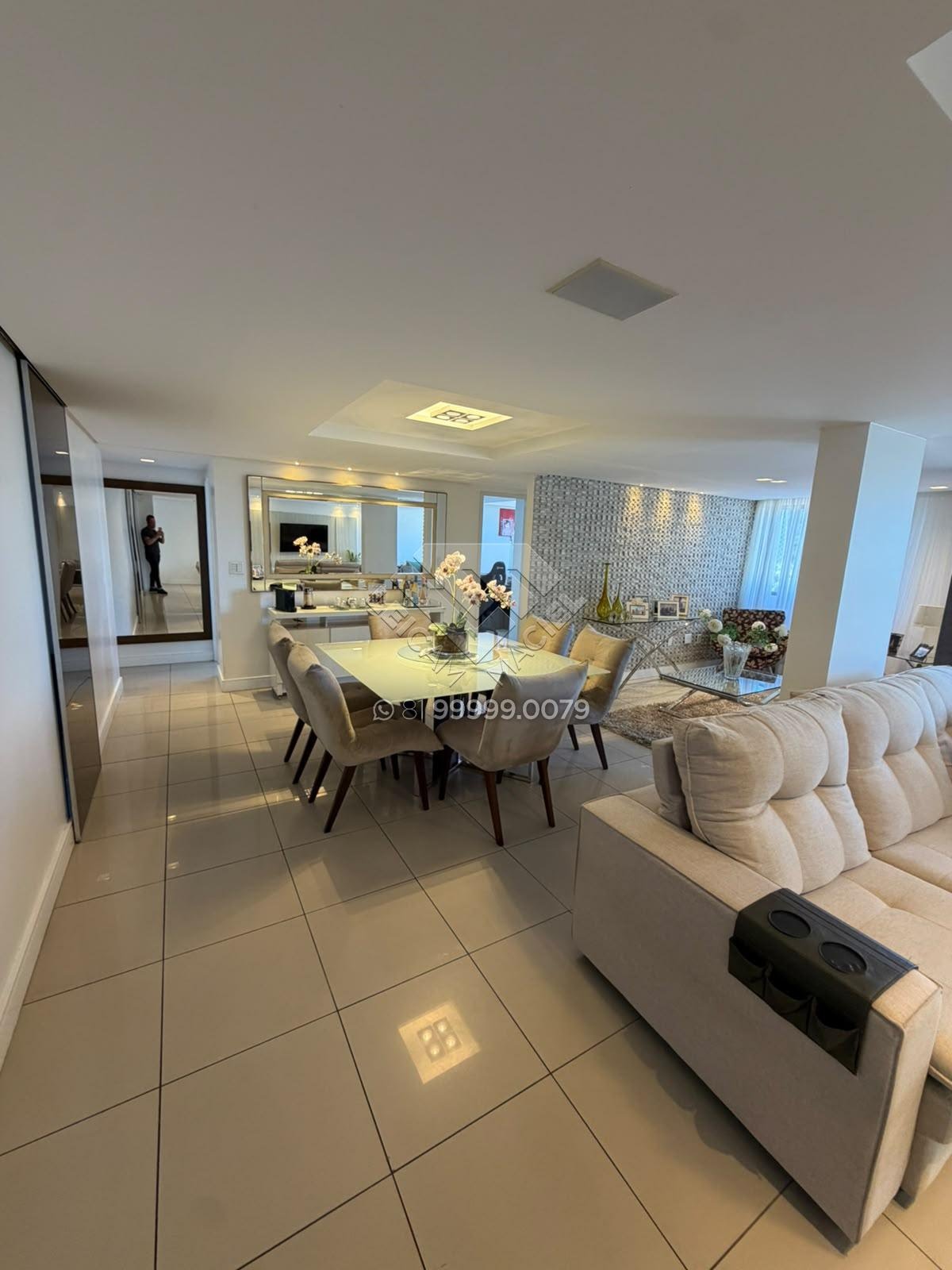 Compre Apartamento a bvenda no Edf. Quinta das Acácias com 152m², 3 quartos (2 suítes), móveis Dell Anno e 3 vagas cobertas. Agende visita com Leicam Maciel Imóveis.
