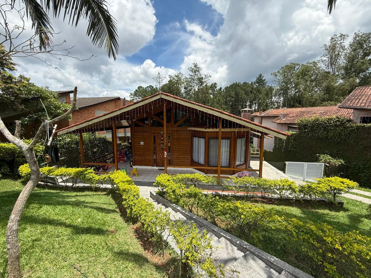 Casa à venda com 3 quartos, 3 banheiros, 5 vagas e 1000m² no Condominio Arujazinho I II III, Arujá — foto principal