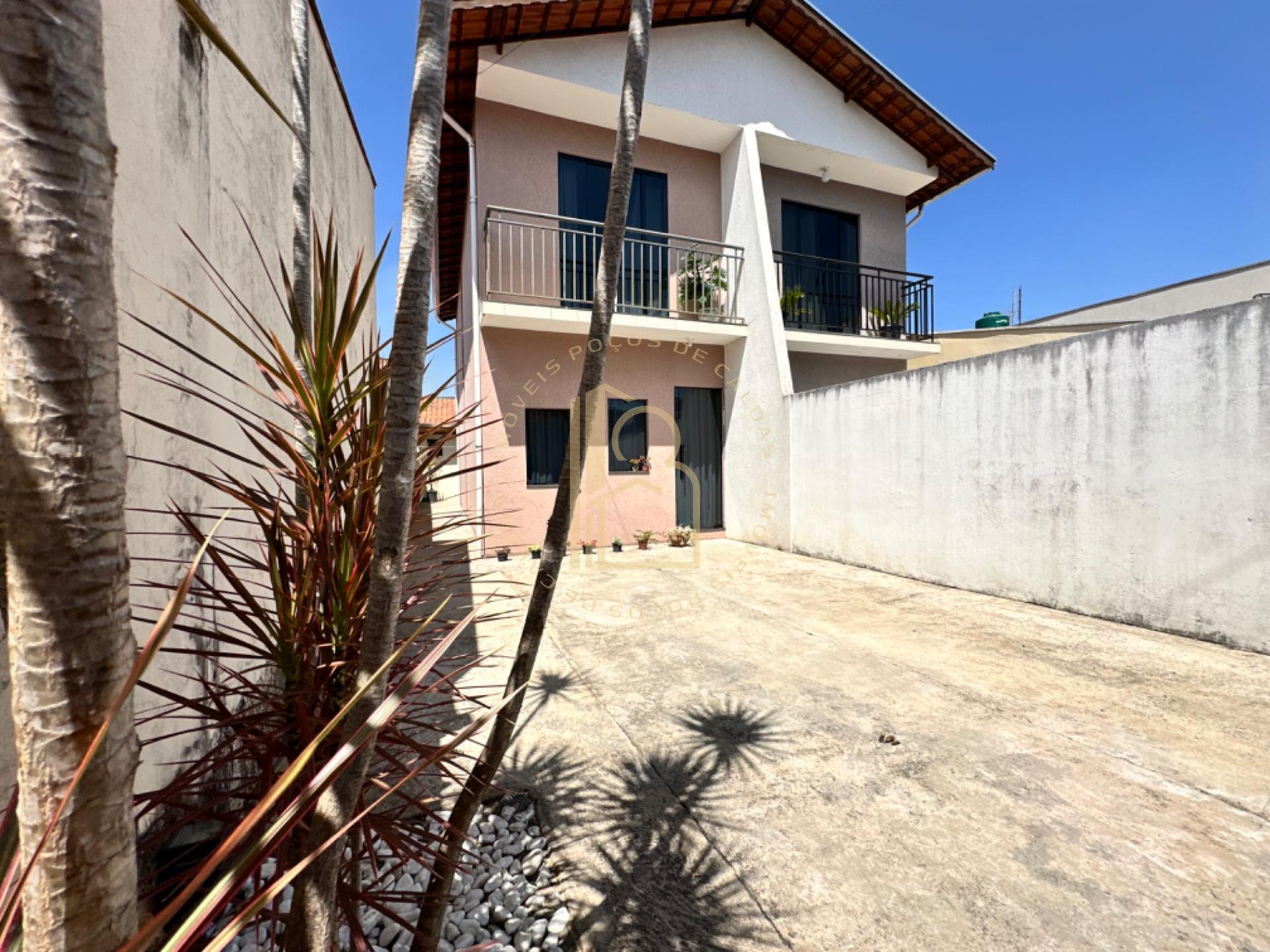 Casa à venda com quintal e área gourmet 