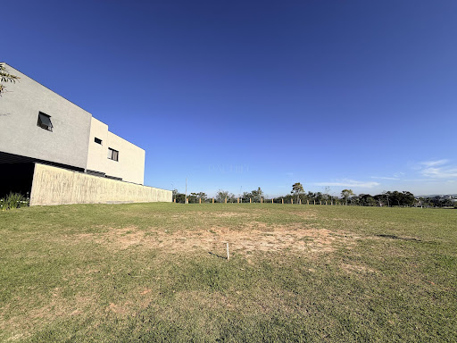 Terreno plano, sem vizinho de frente