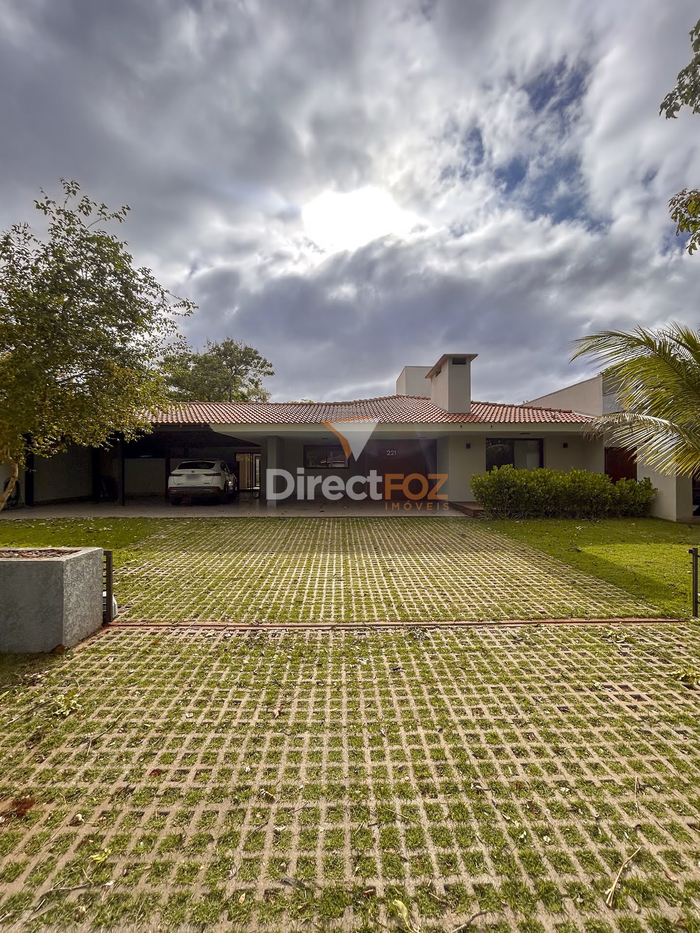 Casa com Piscina e 4 Dormitórios no Condomínio Vila B em Foz do Iguaçu