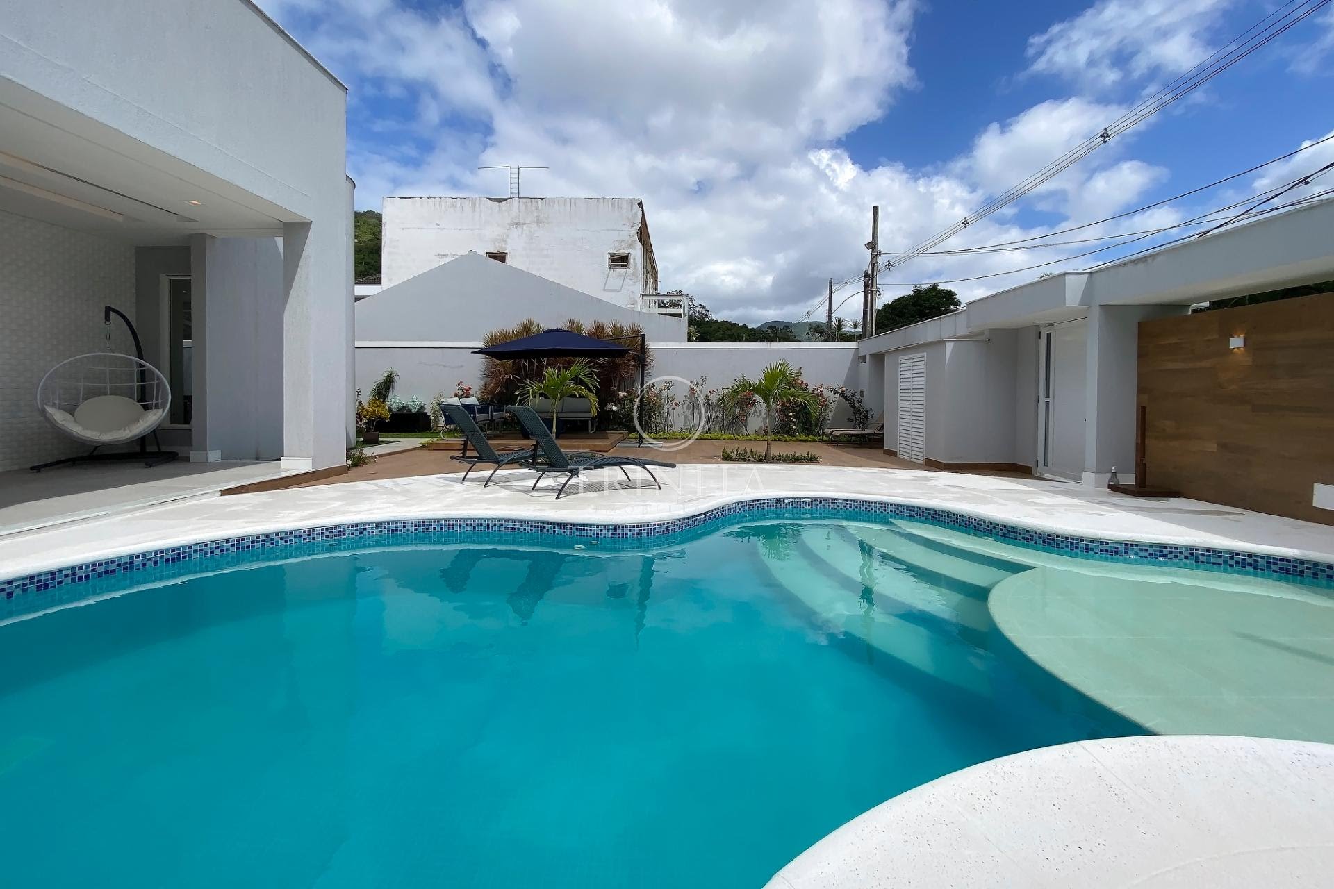 Piscina da casa a venda no Condomínio Maramar no Recreio