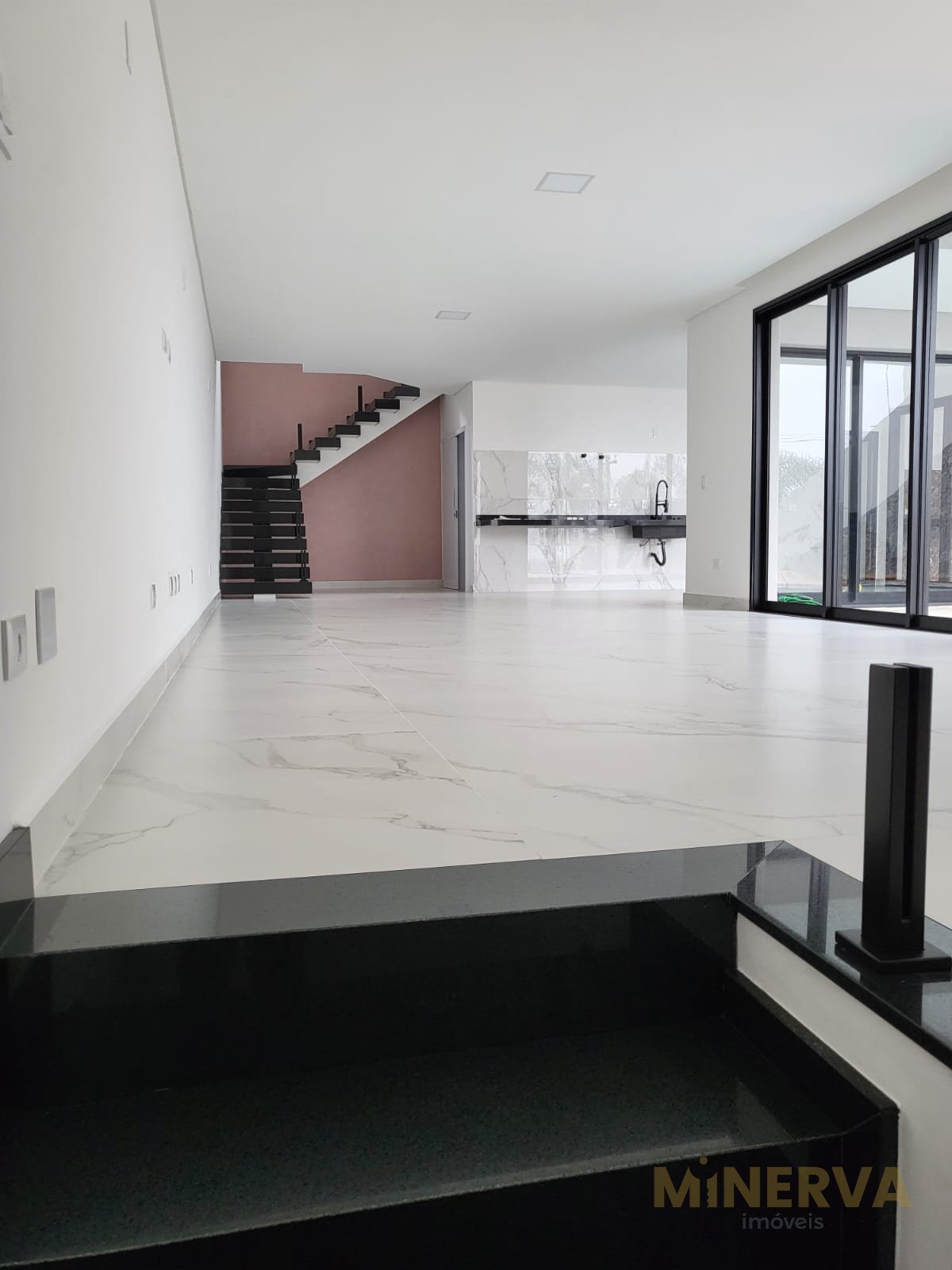Casa à venda com 3 quartos, 3 suítes, 4 vagas e 355m² no Jardim Via Dutra, Arujá (SP) — foto 5 de 23