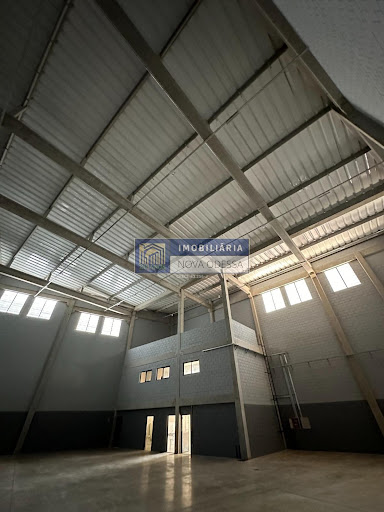 Foto de Salão industrial pé direito 12m com Piso 6 Toneladas Sumaré