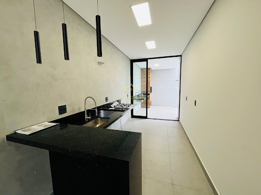 Casa em Condomínio no Jardim Eucaliptos em Sorocaba, 143,23m²,  03 dormitórios, 01 suíte , 04 vagas de garagem.