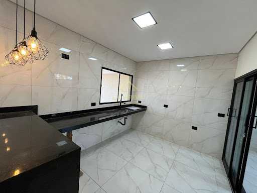 Casa de Condomínio em Wanel Ville - Sorocaba, SP - 140m² de área construída, 03 dormitórios, sendo 3 suítes, 01 com closet e 04 vagas de garagem.