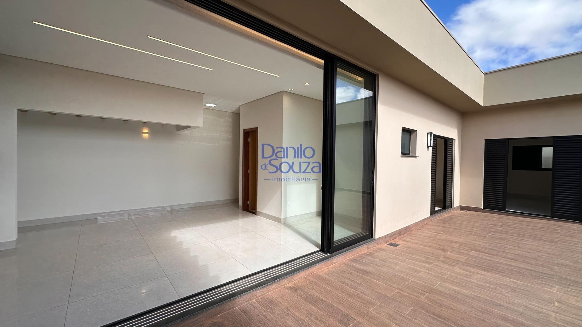 Casa à venda com 3 suítes, 4 vagas e 360m² no Villagio Park, Araxá (MG) — foto 10 de 18