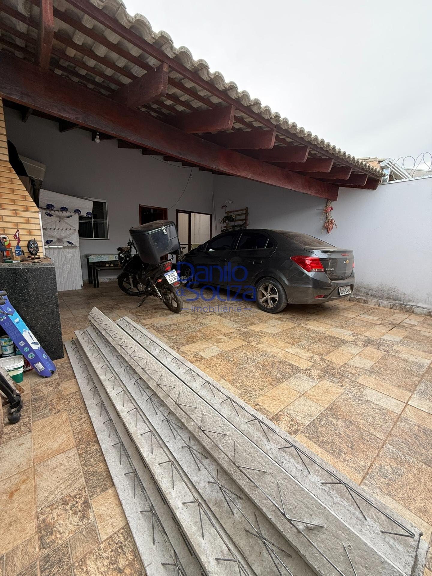 Casa à venda com 2 quartos, 1 banheiro, 2 vagas e 180m² no Jardim Europa IV, Araxá — foto principal