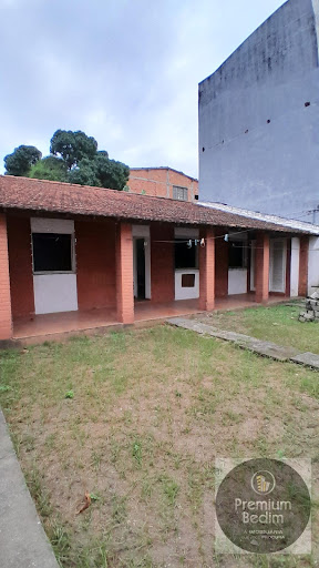 Edícula com 3 cômodos e 1 banheiro 