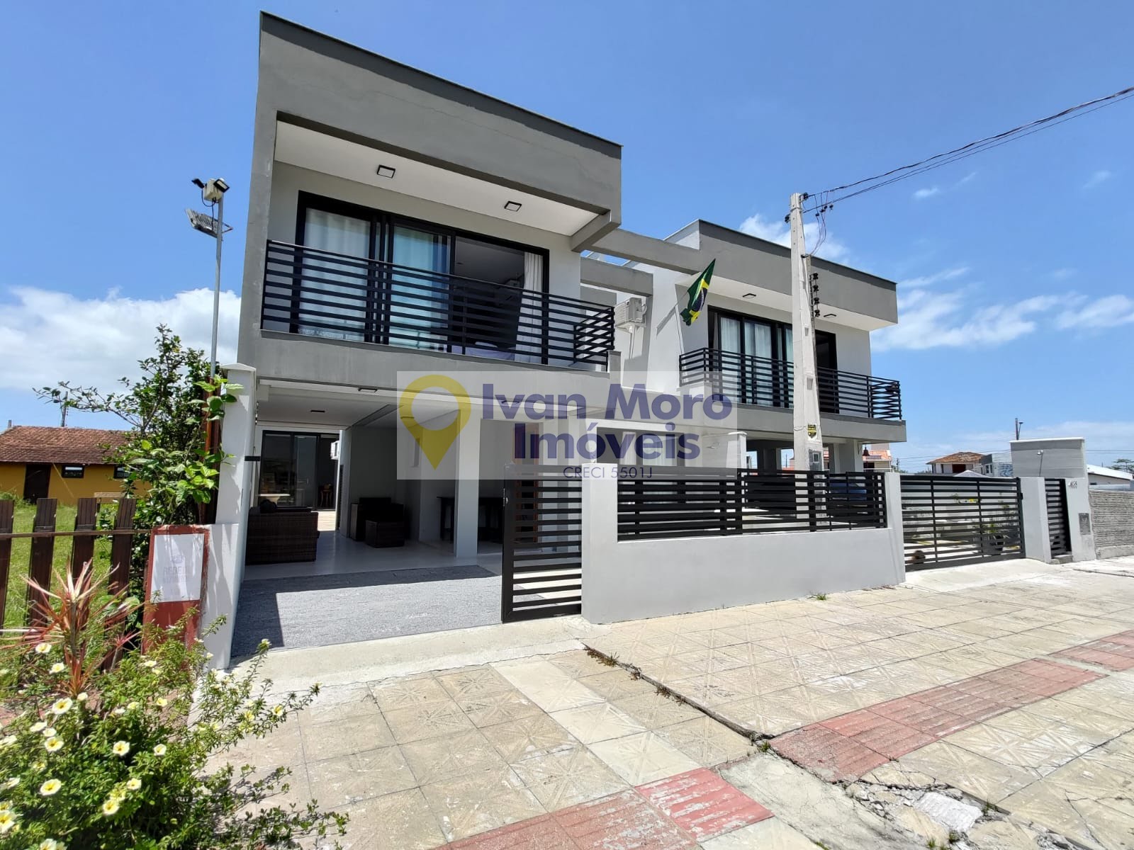 Casa para alugar com 3 quartos, 3 banheiros e 2 vagas no Daniela, Florianópolis — foto principal