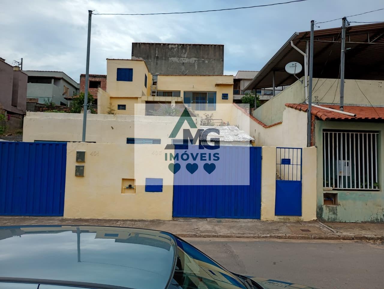 Casa à venda com 3 quartos, 2 banheiros, 2 vagas e 250m² no Jardim das Acácias, Três Corações — foto principal