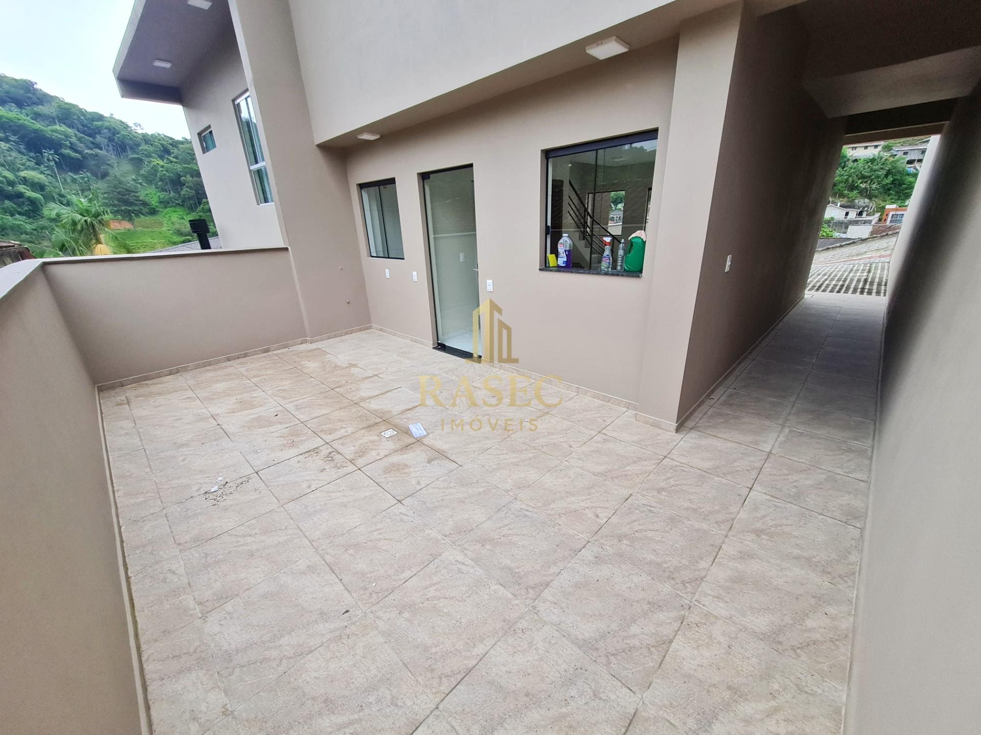 Casa à venda com 3 quartos, 1 suíte, 2 vagas e 85m² no São Pedro, Brusque (SC) — foto 2 de 11
