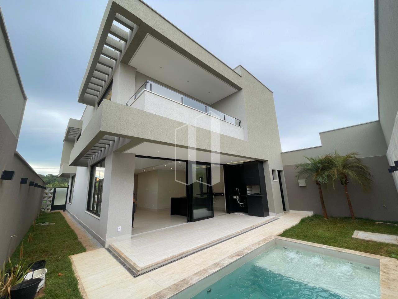 Casa à venda com 3 quartos, 5 banheiros, 4 vagas e 220m² no Jardins Parma, Senador Canedo — foto principal