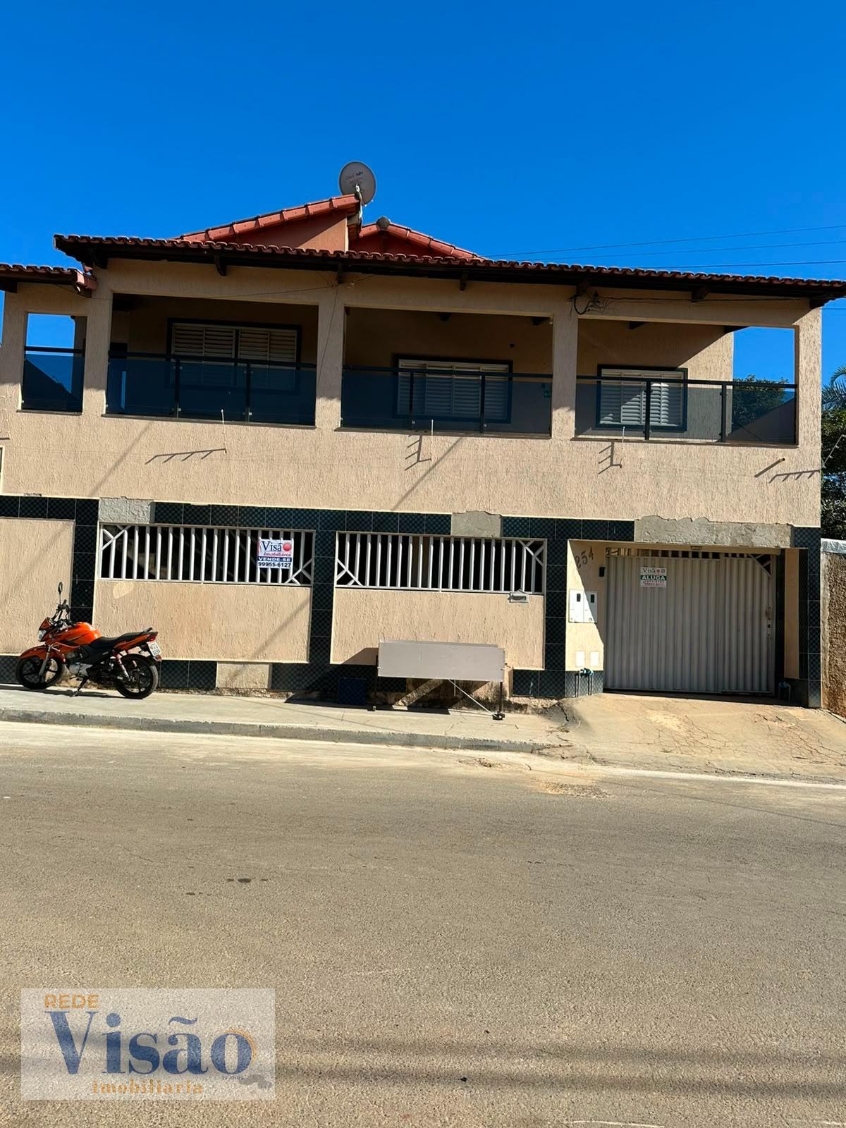 Casa para alugar com 1 banheiro e 3 vagas no Jardim Serrano, Paracatu — foto principal