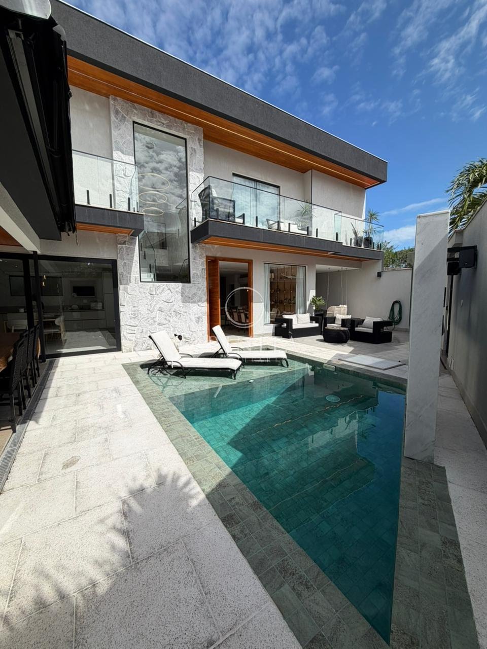 piscina-com-cascata-casa-240m²-dream-garden-vargem-pequena