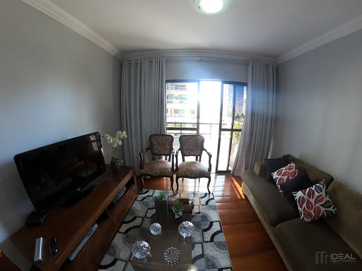 Apartamento com três quartos à venda no Centro de Campos dos Goytacazes, RJ. 