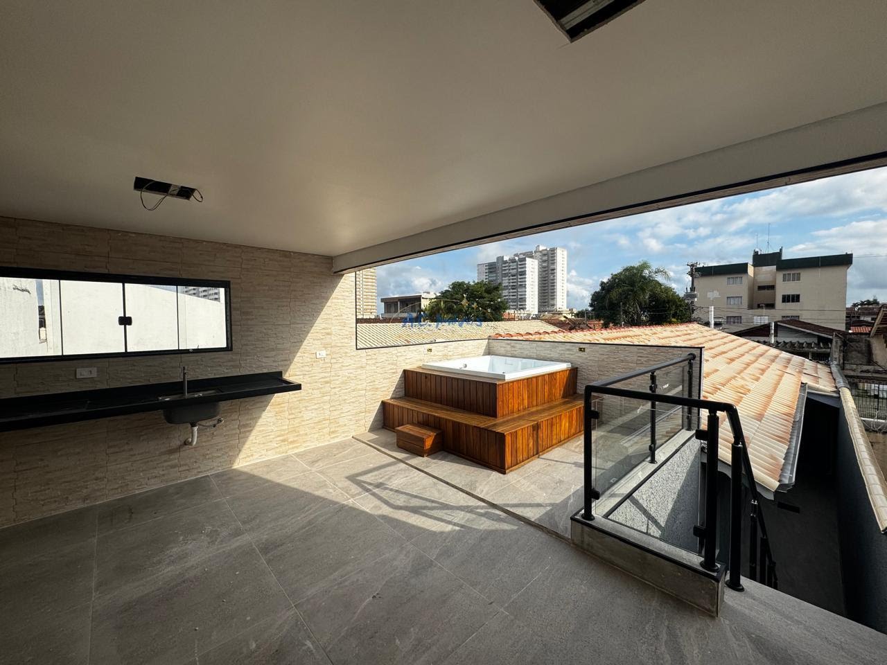Casa à venda com 3 quartos, 4 banheiros, 2 vagas e 135m² no Vilamar, Praia Grande — foto principal
