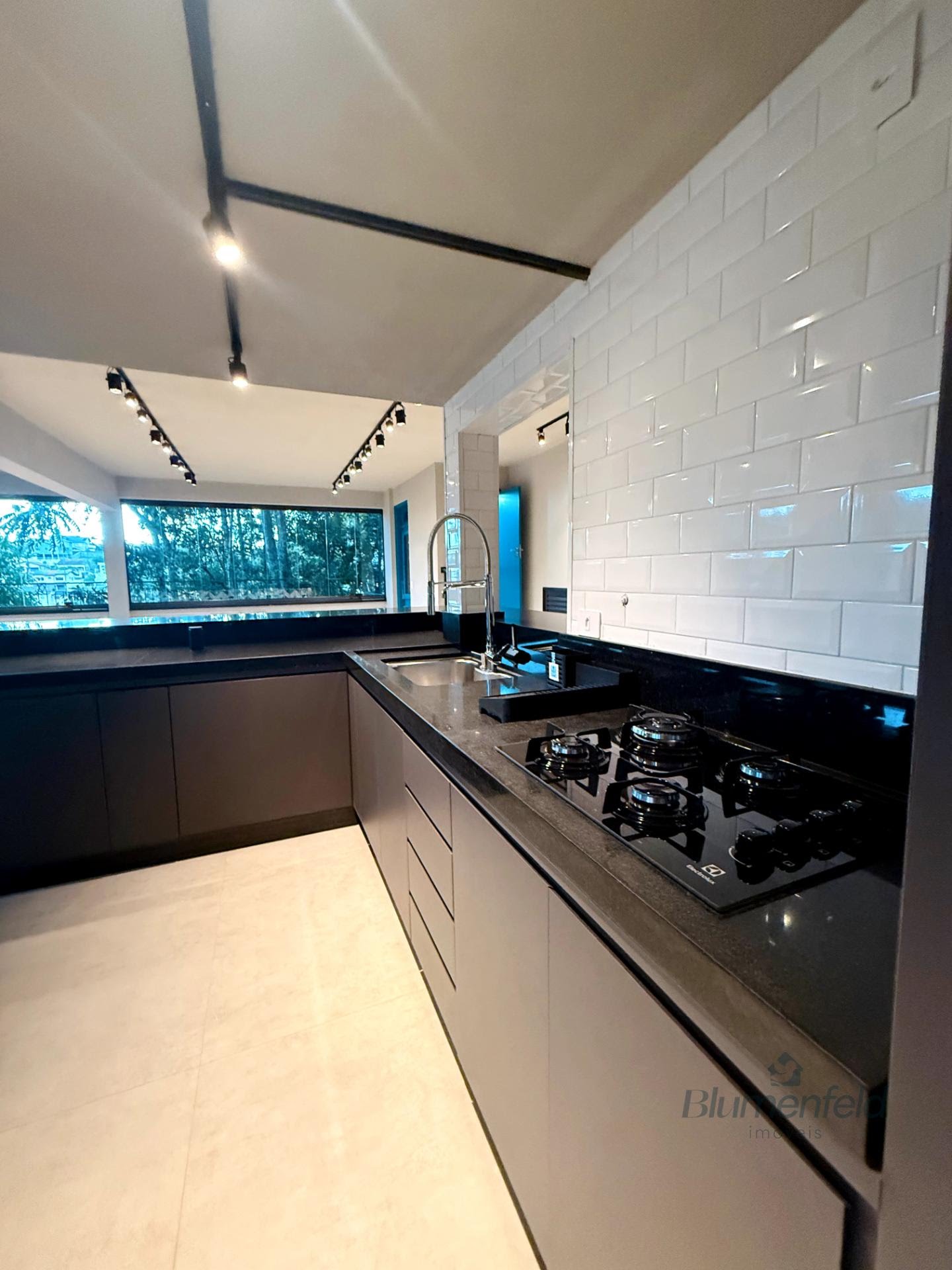 Casa à venda com 3 quartos, 4 suítes, 2 vagas e 400m² no Condomínio Country Club, Arujá (SP) — foto 4 de 30