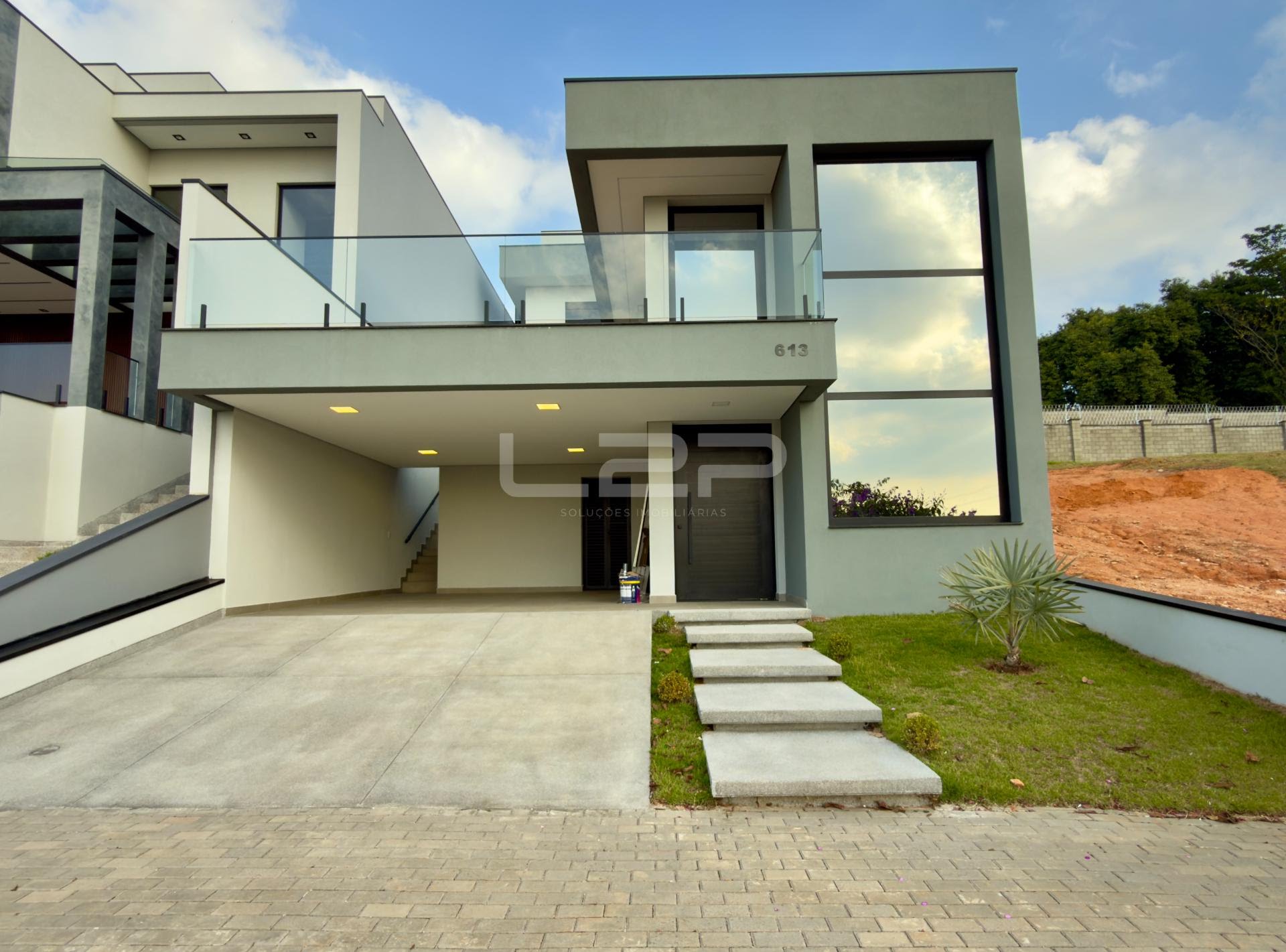 Casa à venda com 3 quartos, 2 banheiros, 4 vagas e 260m² no Medeiros, Jundiaí — foto principal