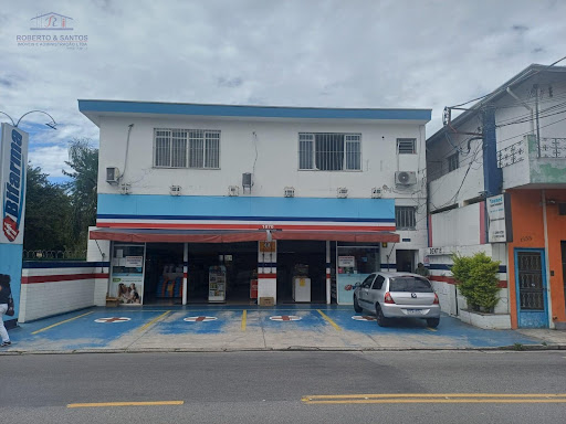 fachada, sala fica virada para os fundos