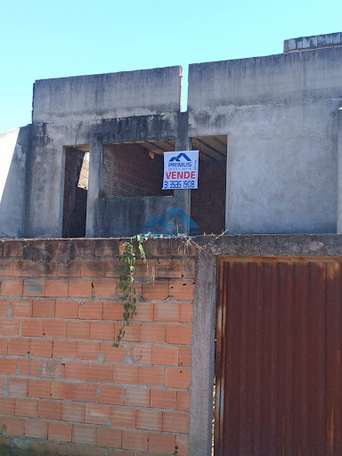 Terreno com casa em construção de 02 andares, em acabamento.  