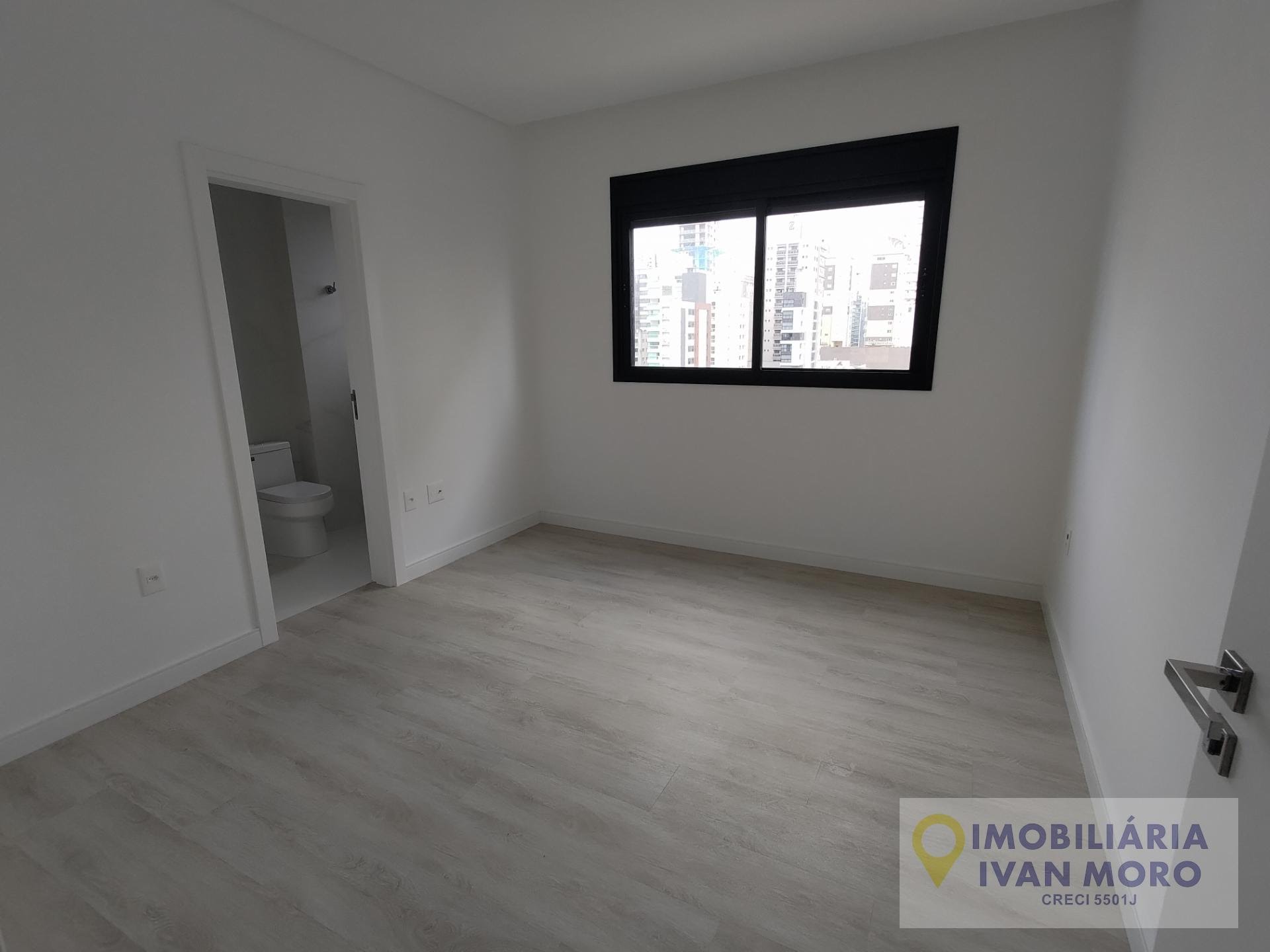 Apartamento à venda com 4 quartos, 4 suítes, 3 vagas e 198m² no Meia Praia, Itapema (SC) — foto 10 de 30