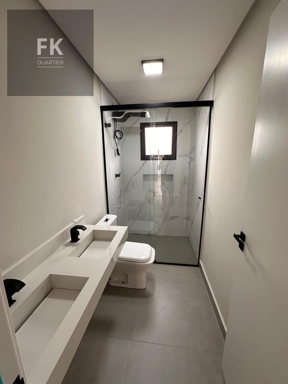 Casa à venda com 3 quartos, 1 suíte, 2 vagas e 131m² no Villas do Jaguari, Santana de Parnaíba (SP) — foto 4 de 24