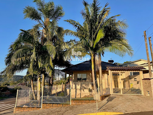 Casa de esquina com 03 dormitórios - Santa Cruz do Sul