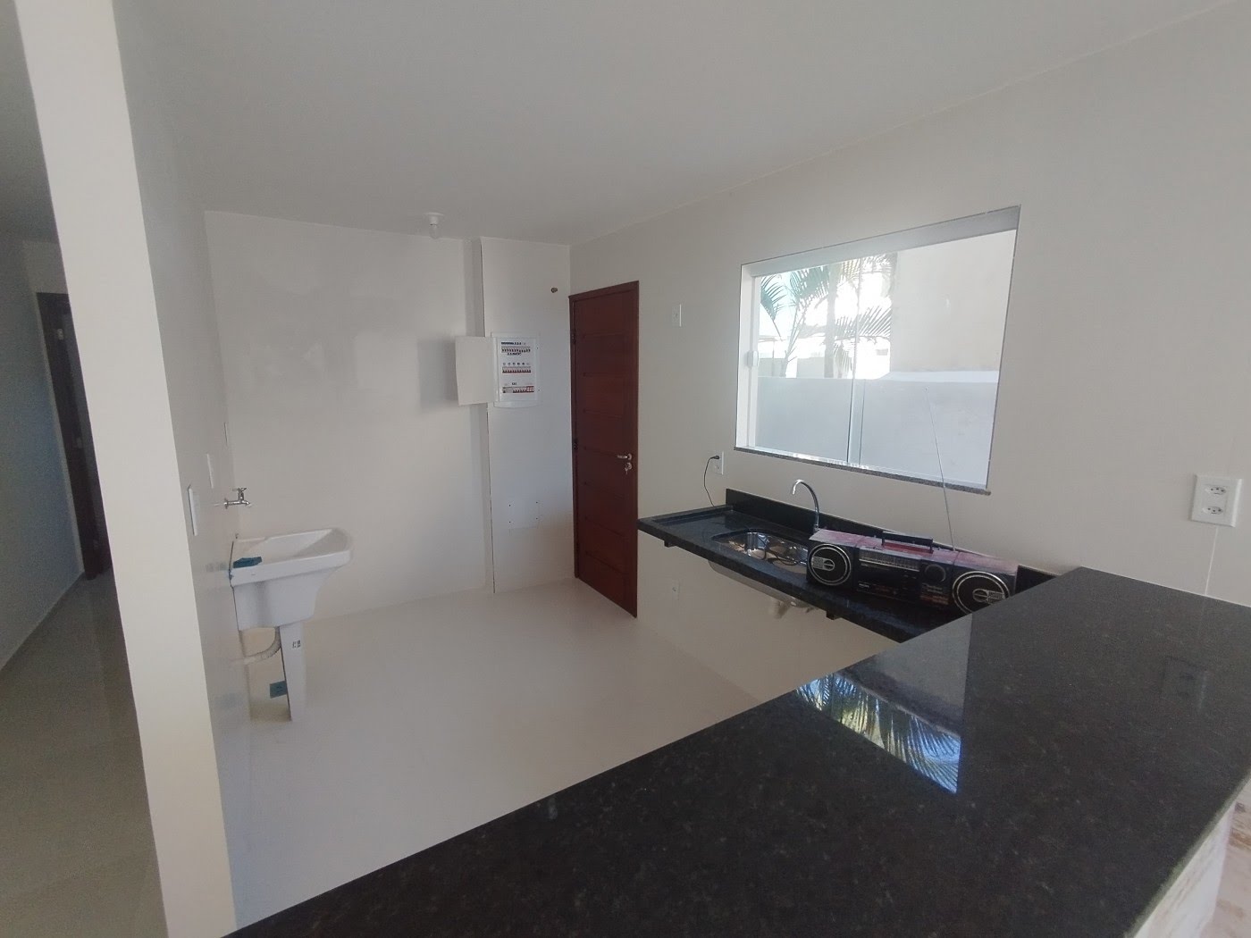 Casa à venda com 3 quartos, 1 suíte, 2 vagas e 224m² no Verdes Mares, Rio das Ostras (RJ) — foto 4 de 8