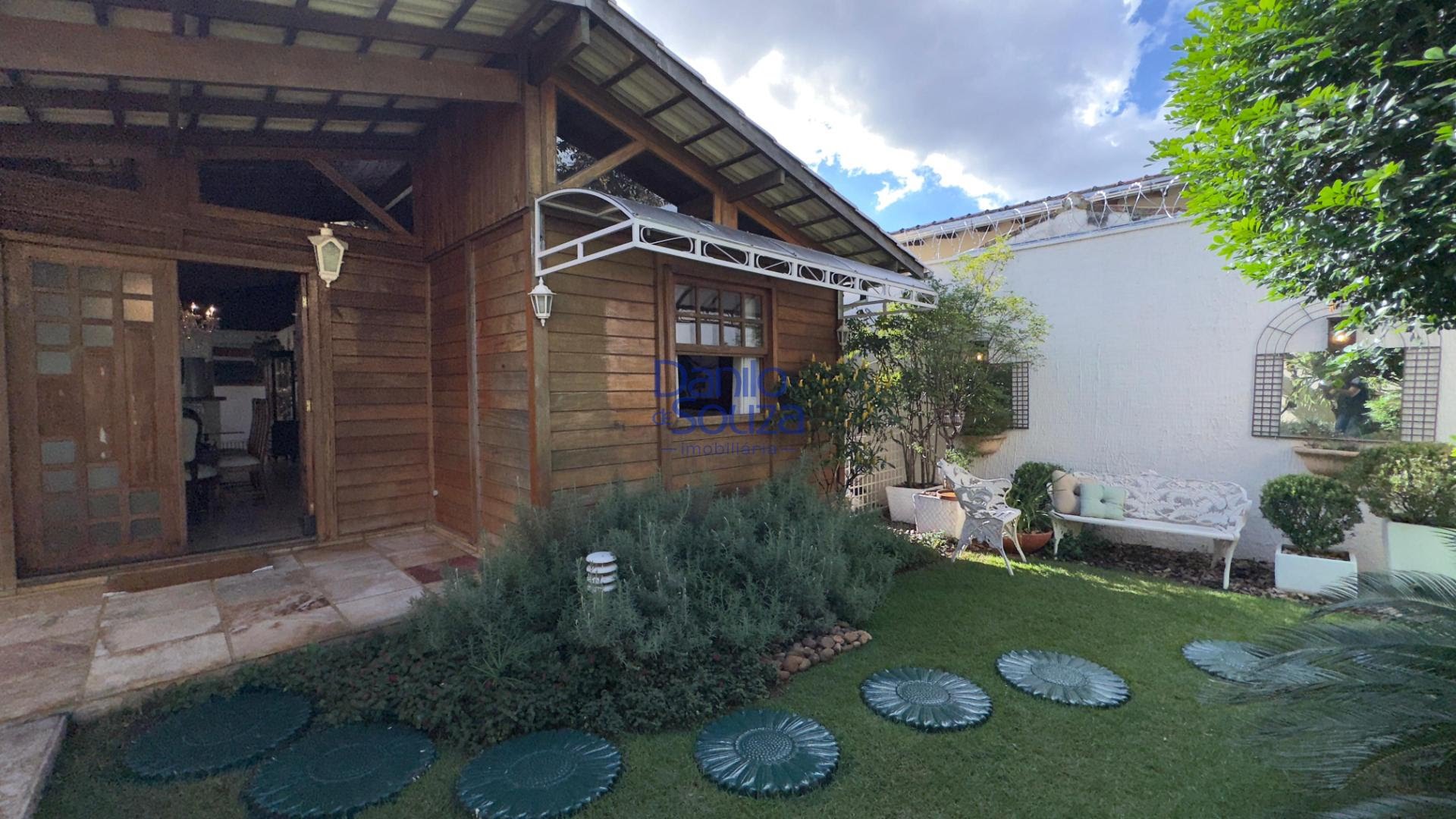 Casa à venda com 3 quartos, 3 suítes, 1 vaga e 190m² no Centro, Araxá (MG) — foto 2 de 22