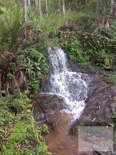 Compre Sítio com 2,7 alqueires possuindo cachoeira e água de nascente própria em Miguel Pereira por R$ 1.200.000