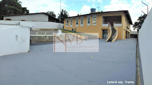 Casa na Granja Viana, 296m², 16 salas | 19 vagas