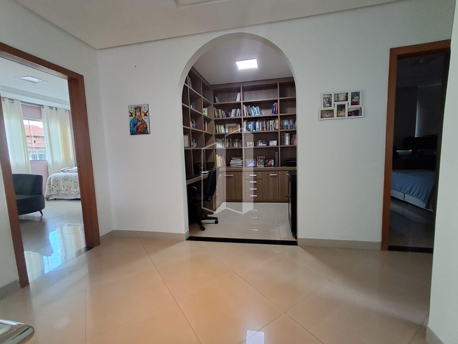 Casa à venda com 5 quartos, 4 suítes, 5 vagas e 370m² no Jardim Planalto, Goiânia (GO) — foto 14 de 30
