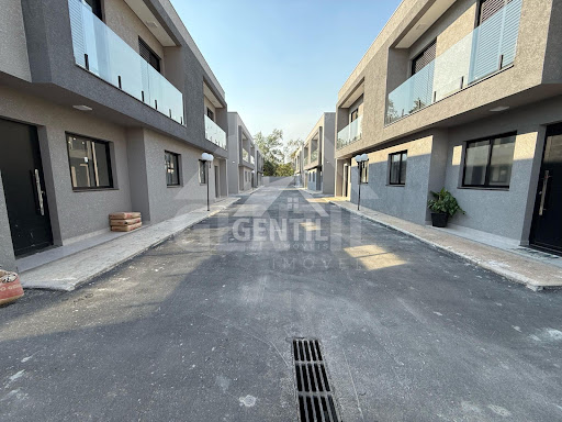 Casa em Condomínio na Fazendinha, 2 Dorms, 64m², à Venda