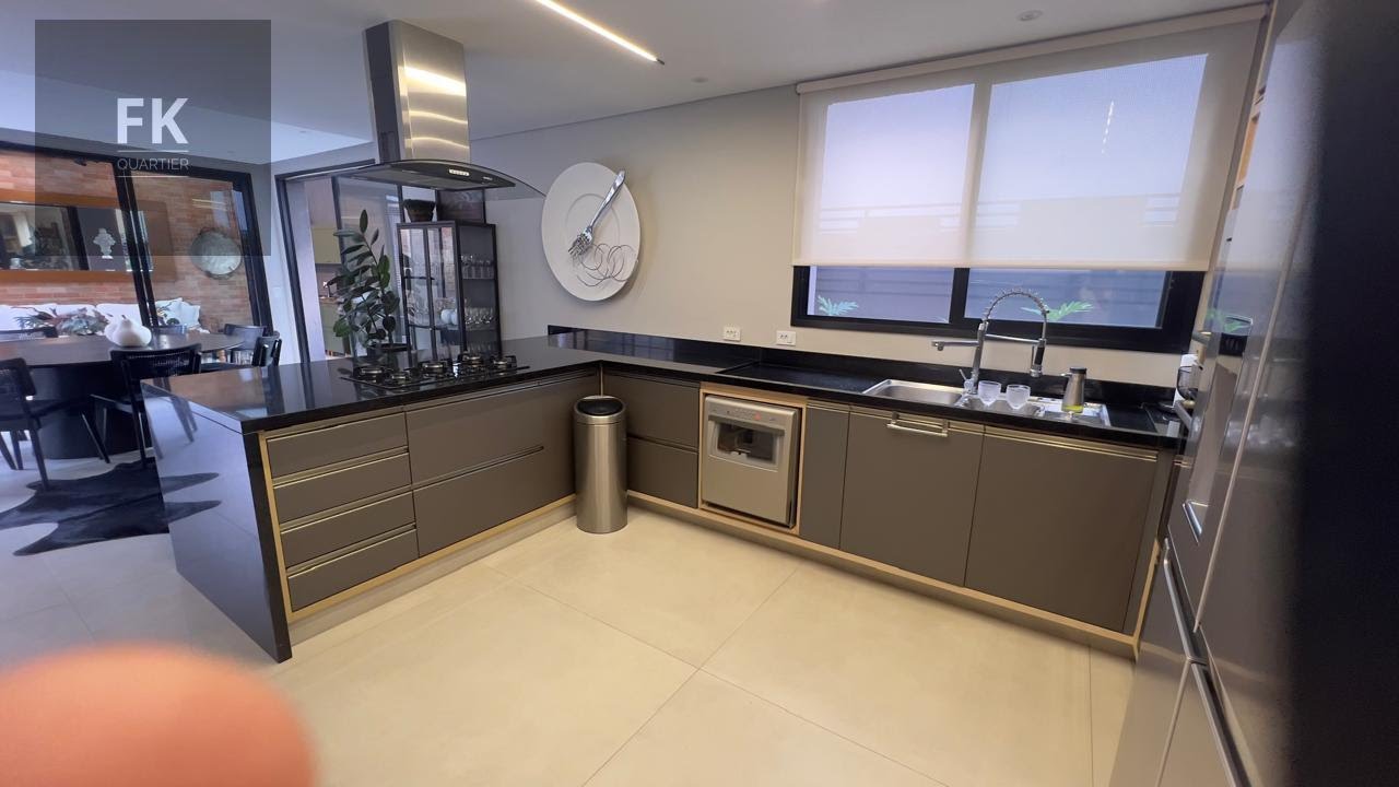 Casa à venda com 5 quartos, 4 suítes, 4 vagas e 300m² no Alphaville, Santana de Parnaíba (SP) — foto 9 de 30