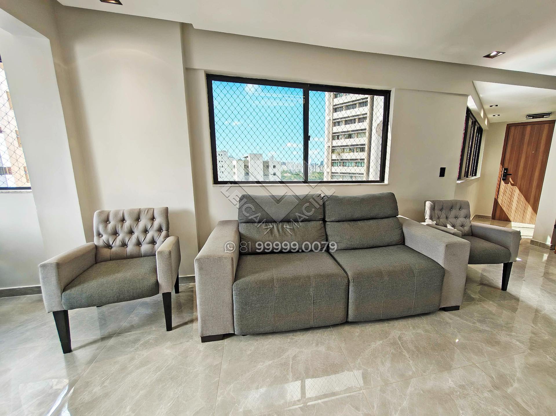 Apartamento reformado à venda na Jaqueira, 125m², andar alto, varanda gourmet integrada, 3 quartos (2 suítes) e 3 vagas. Agende sua visita com Leicam Maciel!
