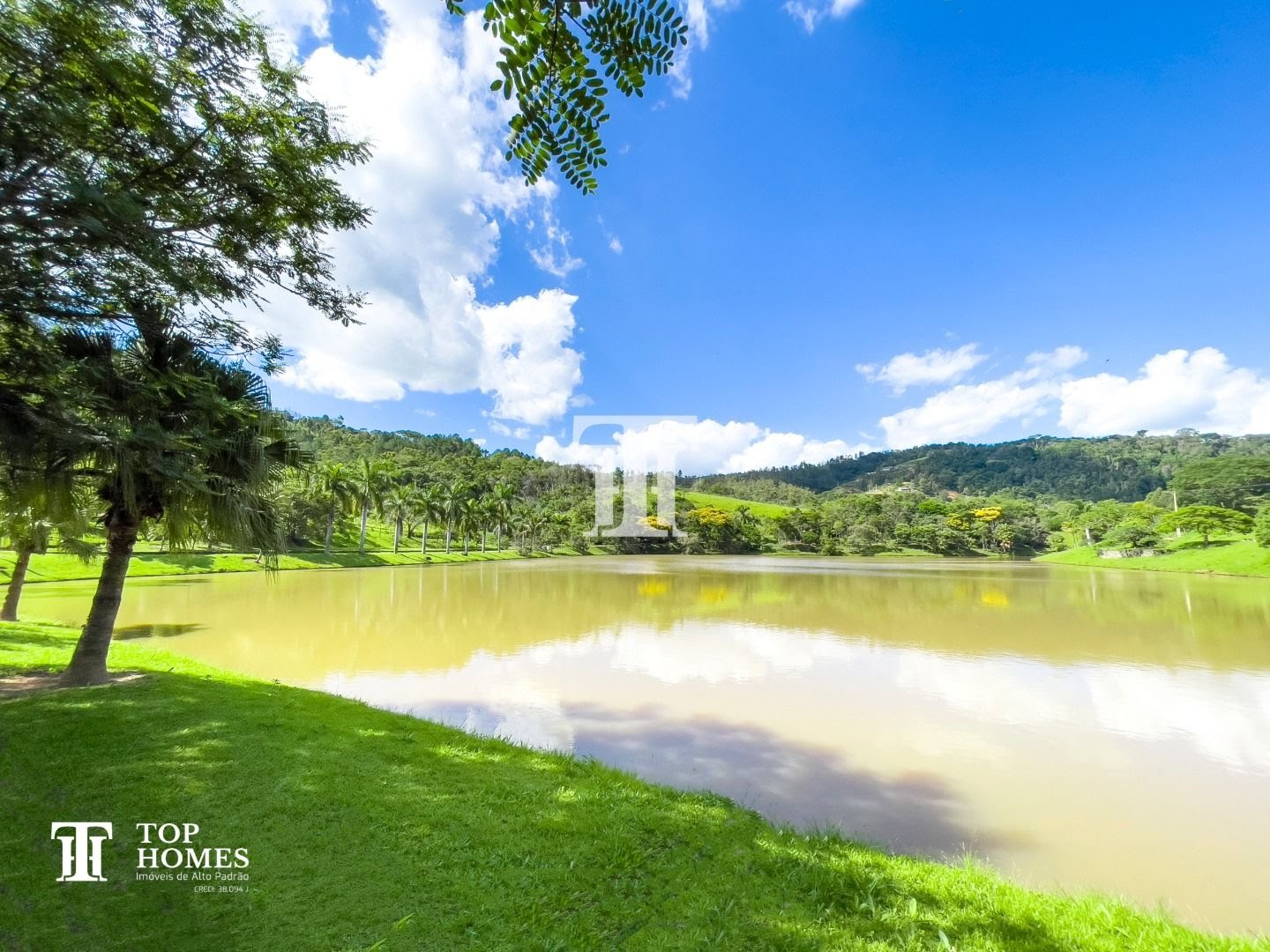 Lago com 150 m de extensão