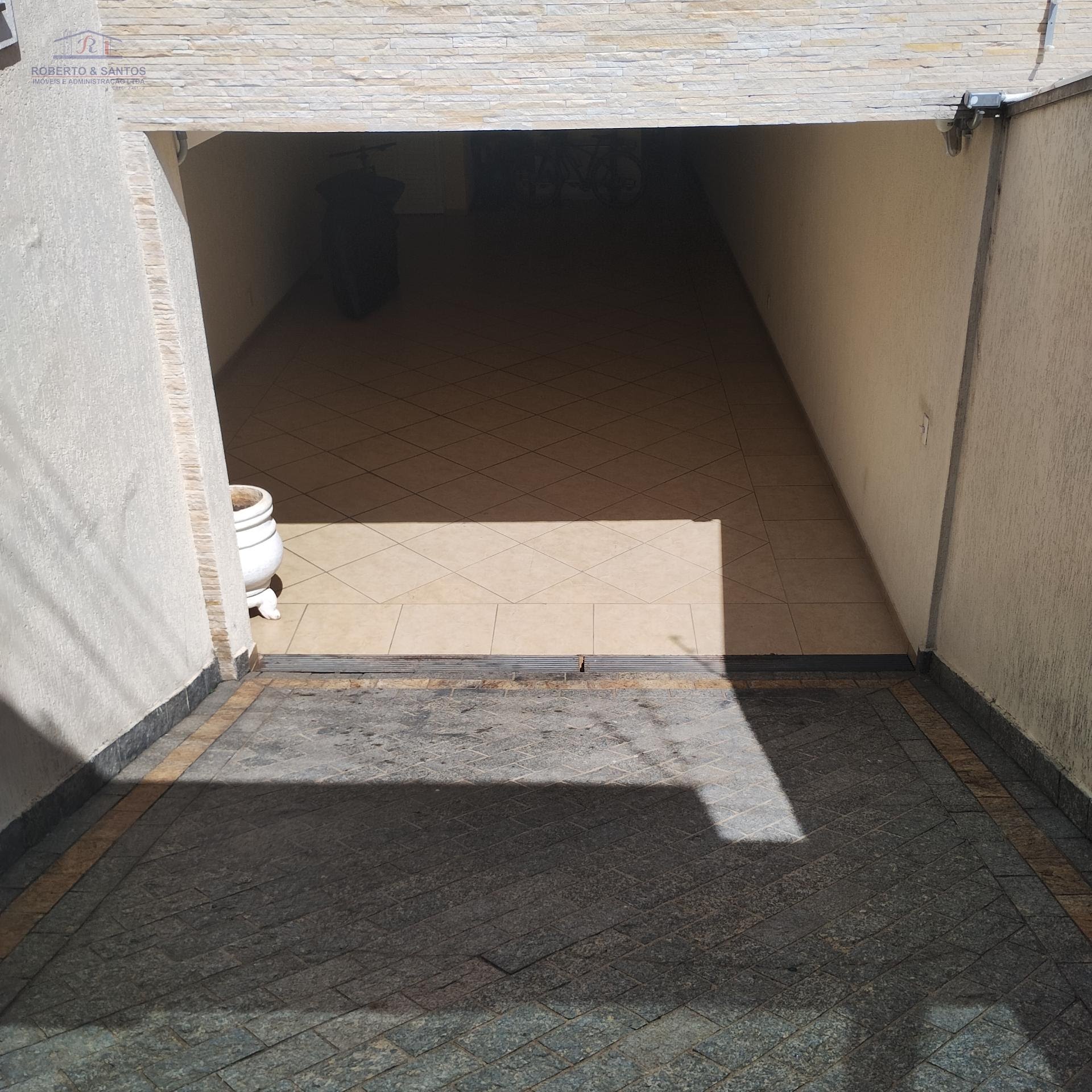 Acesso à Garagem 4 Vagas