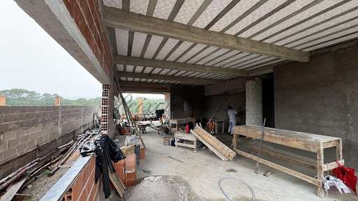 Casa no Alphaville, Serra: 4 Dormitórios e 2 Suítes à Venda