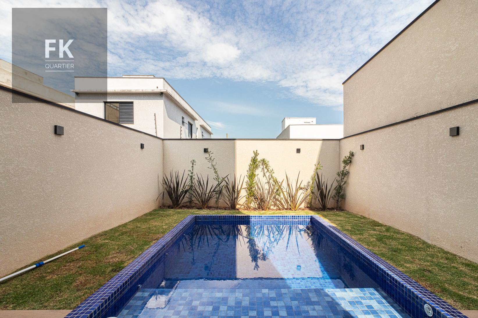 Casa à venda com 3 quartos, 1 suíte, 2 vagas e 177m² no Villas do Jaguari, Santana de Parnaíba (SP) — foto 3 de 26