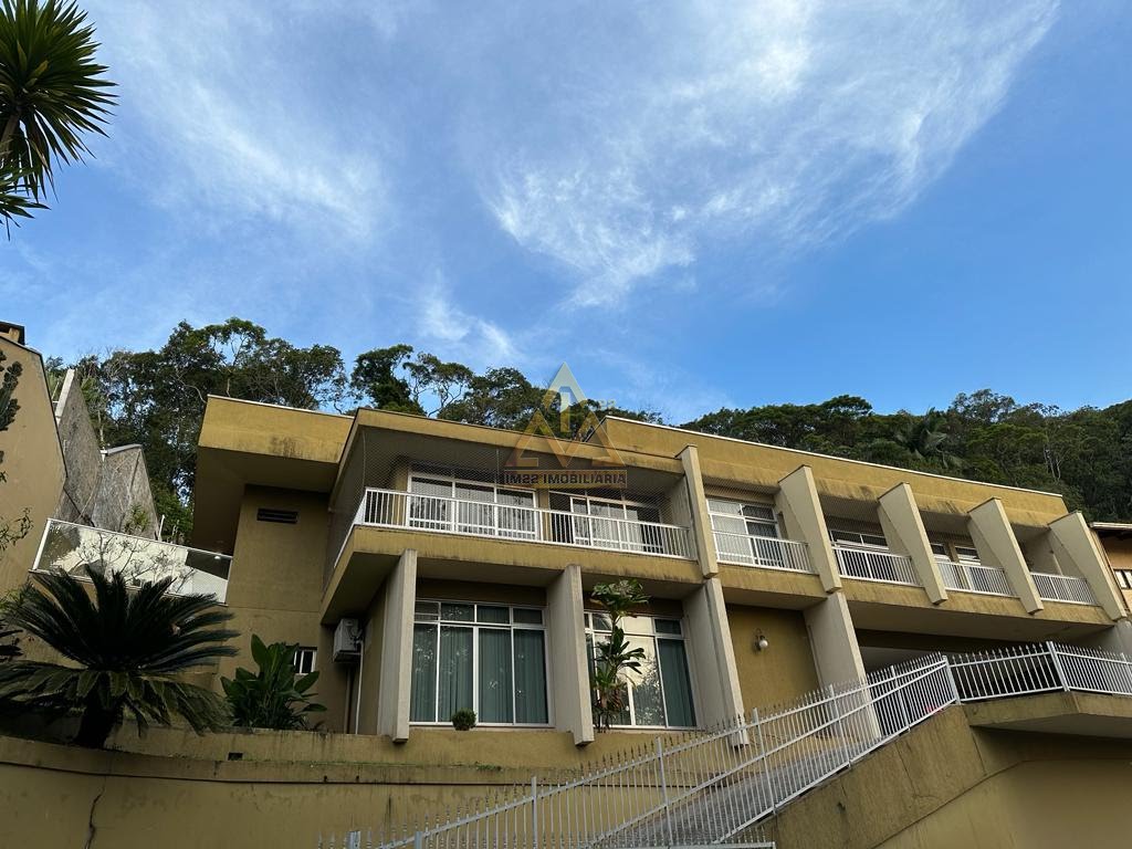 Casa à venda com 5 quartos, 1 banheiro, 4 vagas e 385m² no Centro, Blumenau — foto principal