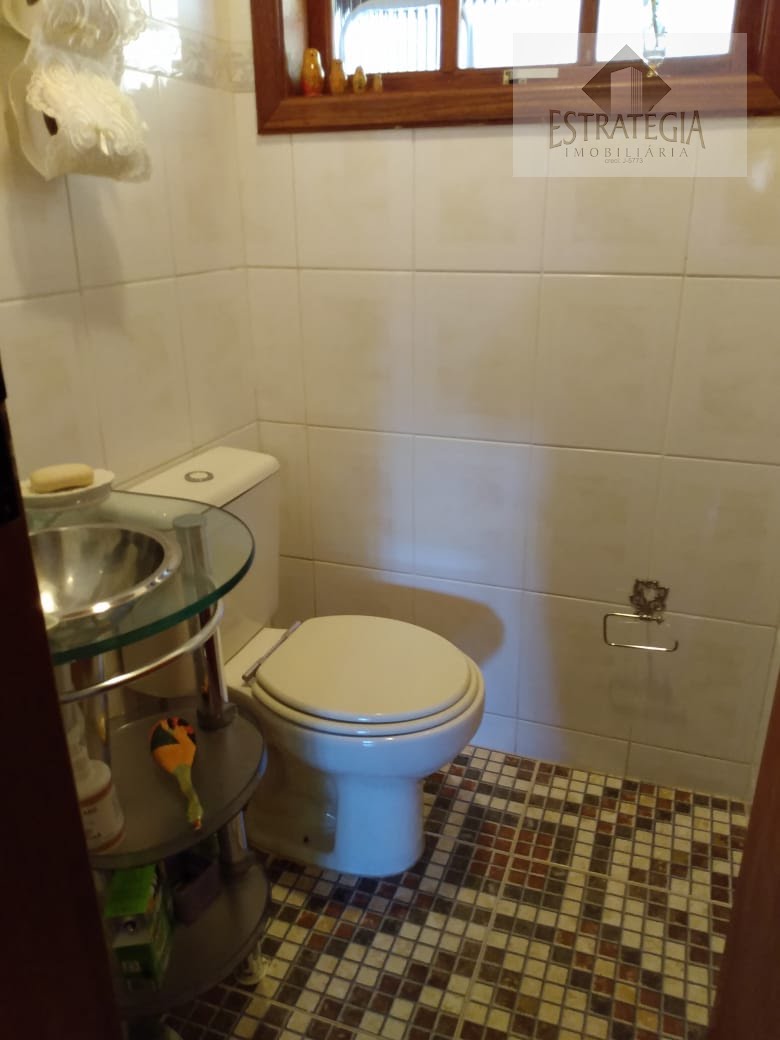 Casa à venda com 3 suítes, 4 vagas e 134m² no Samambaia, Petrópolis (RJ) — foto 8 de 21